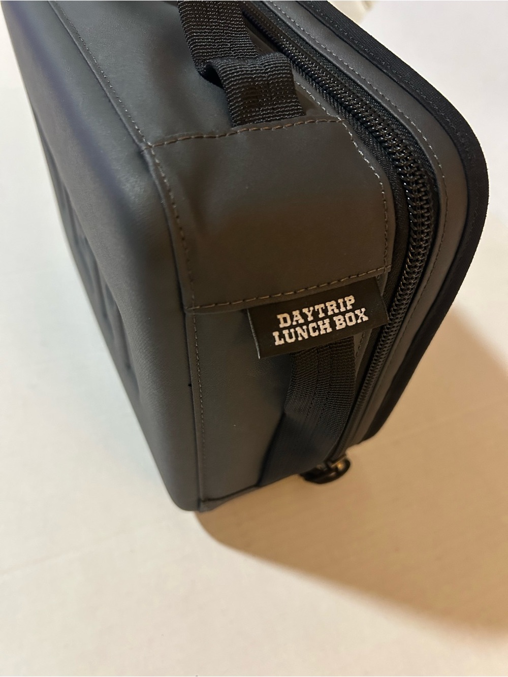 Yeti Daytrip Insulated Lunch Box Soft Cooler Bag Charcoal Gray discontinued READ - Picture 2 of 9